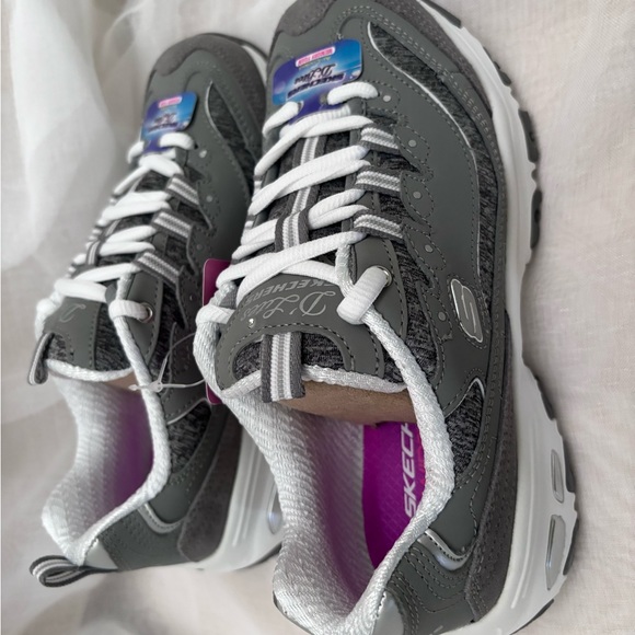 Skechers D’Lites - Picture 2 of 3